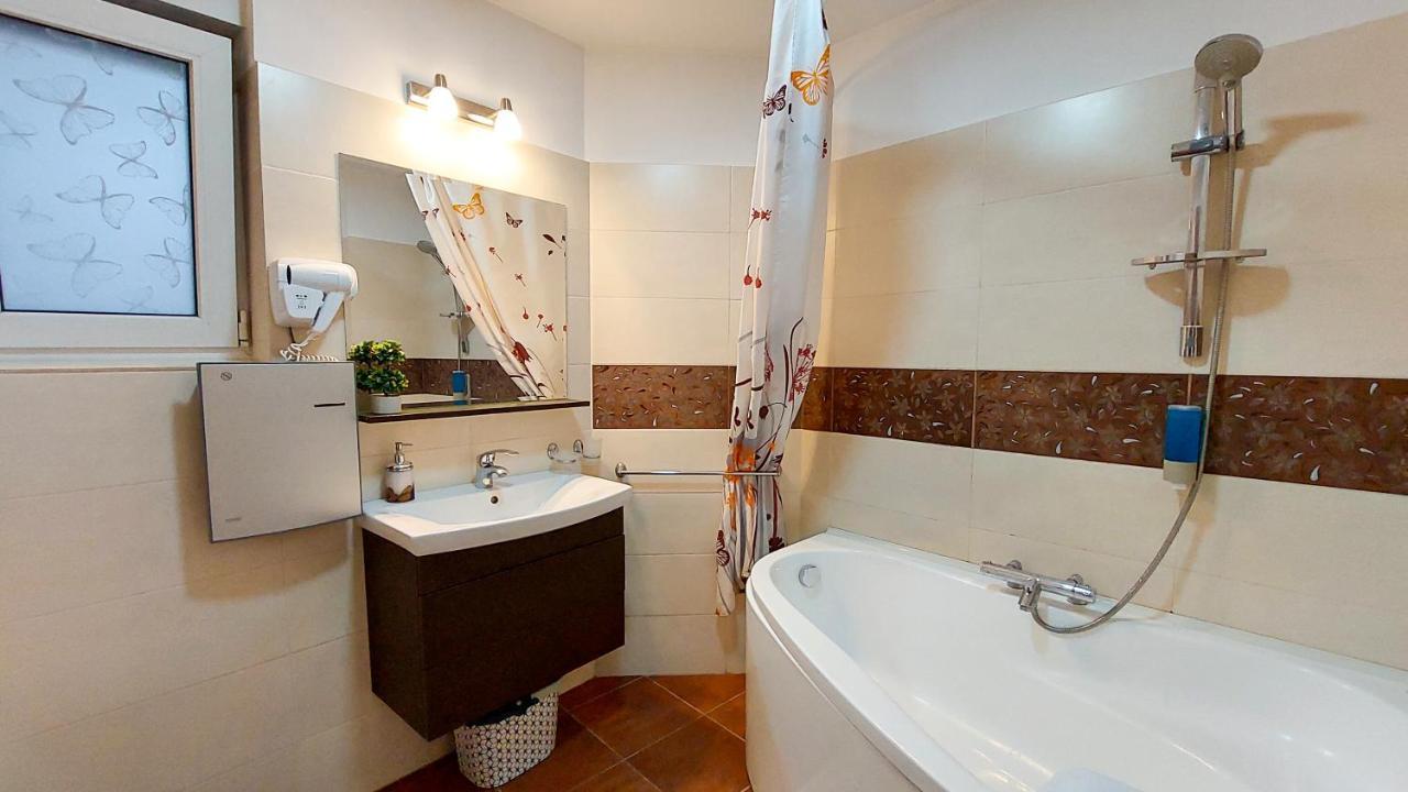 Fancy 1Bd Family Friendly In Historical Centre Appartamento Bucarest Esterno foto