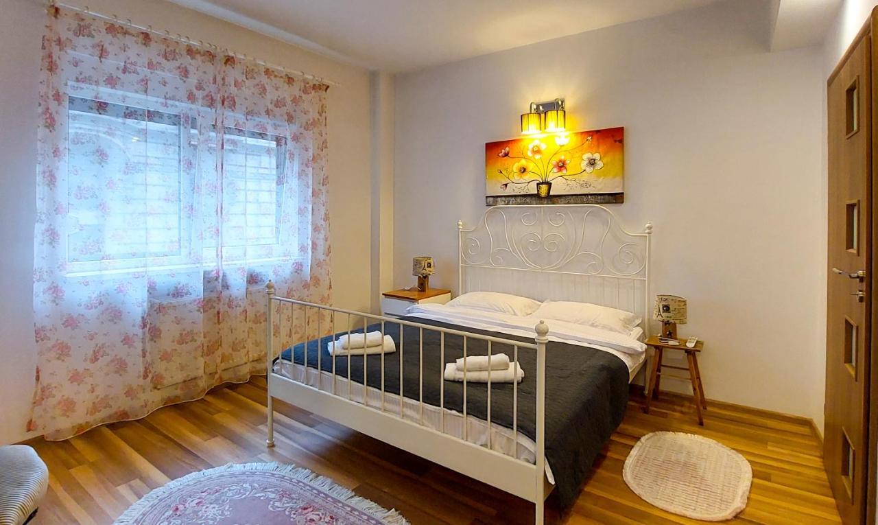 Fancy 1Bd Family Friendly In Historical Centre Appartamento Bucarest Esterno foto